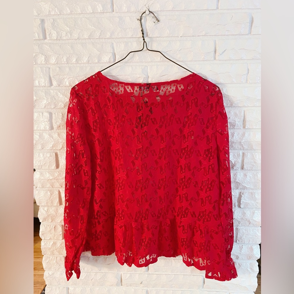 Vutti Star Lace Peplum Top size XL
NWT - Picture 4 of 6